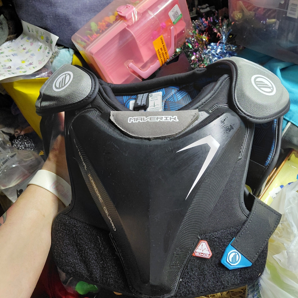 Black Lacrosse Shoulder Pads